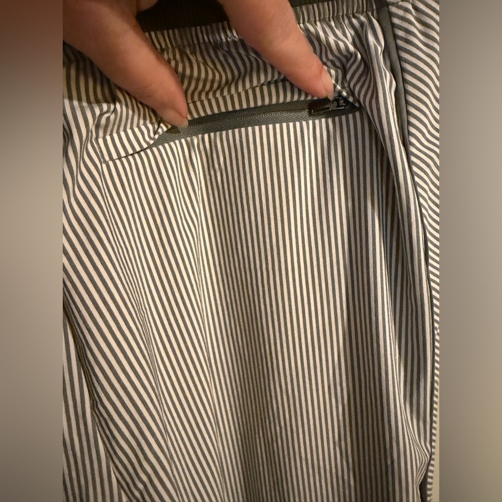Athleta Brooklyn Textured Ankle Pant Size 6 vertical stripes white gray - Picture 11 of 14